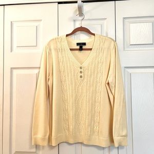 Soft & sweet yellow sweater🌼